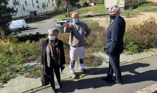 Marie-Christine Poupineau, Présidente de l'Office et Stéphane Le Foll, Maire du Mans en visite sur le chantier des résidences de l'Epine, avec Emmanuel Bourdel, Chef de chantier de l'entreprise VALLEE